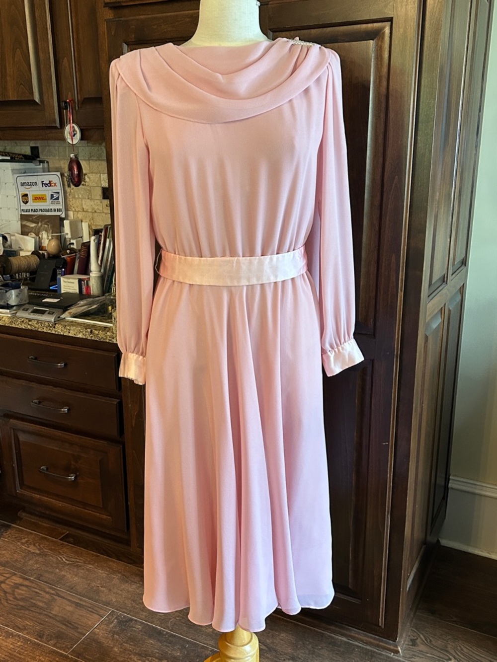 1960’s Hal Ferman Sz 10 Blush Pink Long-Sleeve Midi Dress w Satin Cuffs